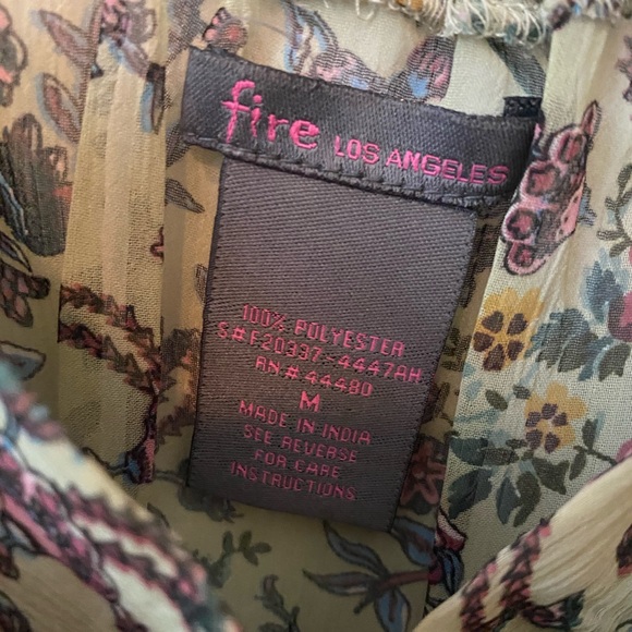 *Like New* Flutter Sleeve Smocked Floral Blouse - Picture 3 of 3